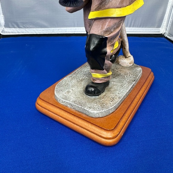 Red Hats of Courage “Advancing the Attack” Fireman Hose Figurine by Vanmark - Picture 3 of 9